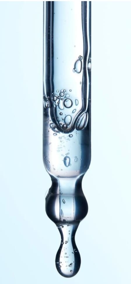 gotero con gota de suero transparentes cuidado piel hidratacion